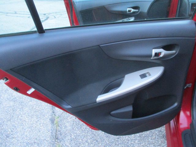 2013 Toyota Corolla Image 16