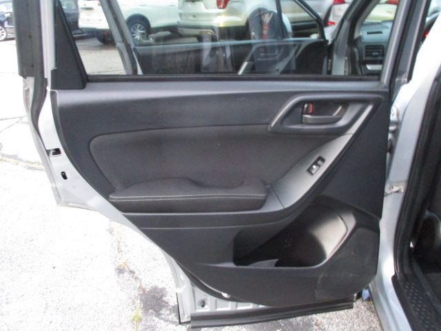 2015 Subaru Forester Image 17