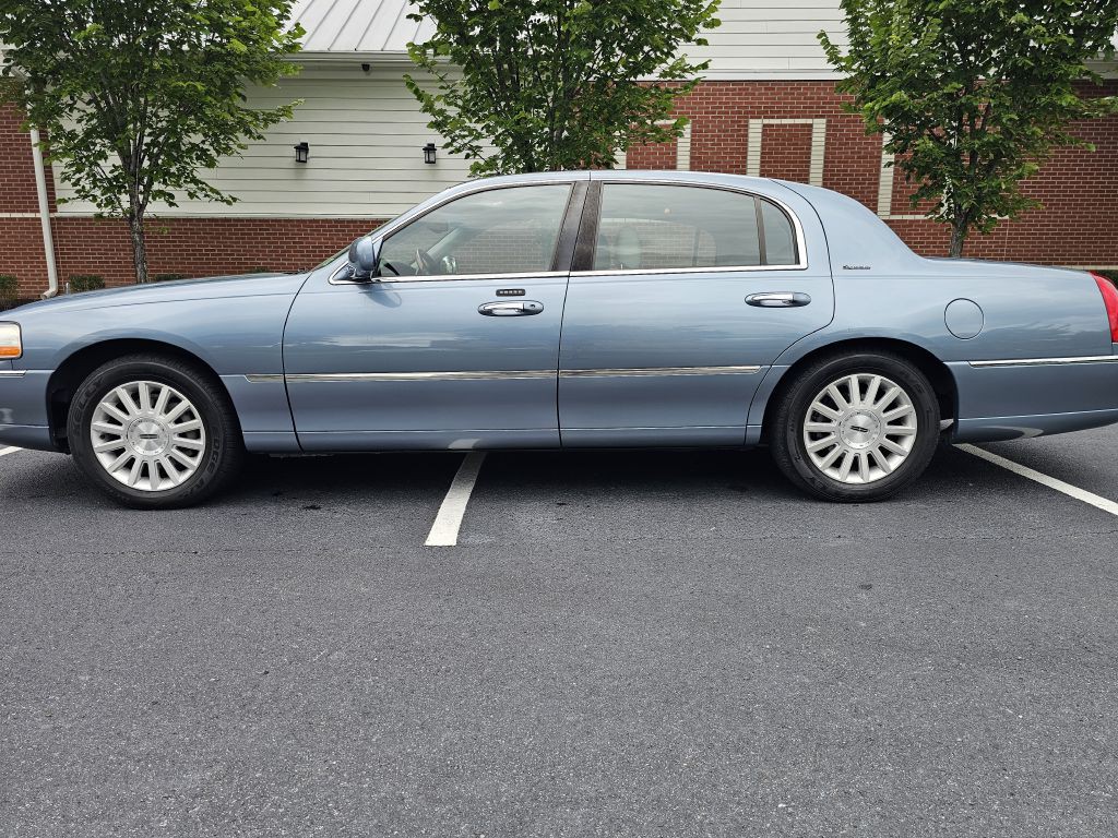 2003 Lincoln Town Car Image 4