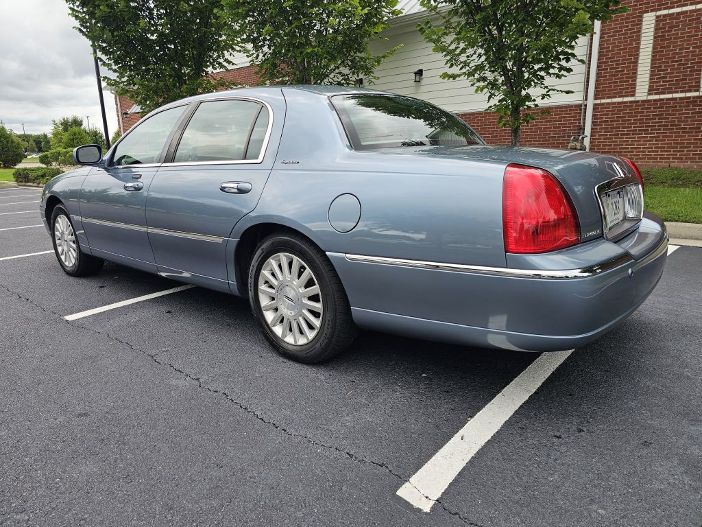 2003 Lincoln Town Car Image 5