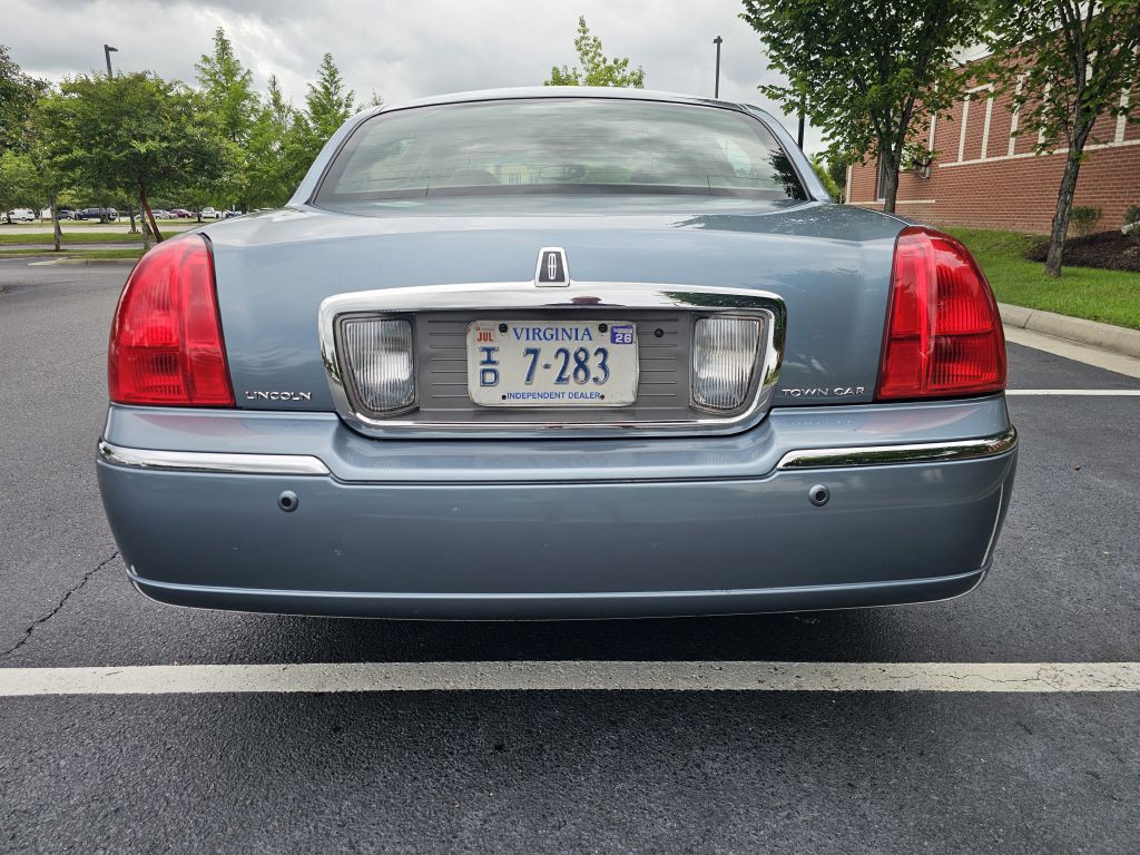 2003 Lincoln Town Car Image 6