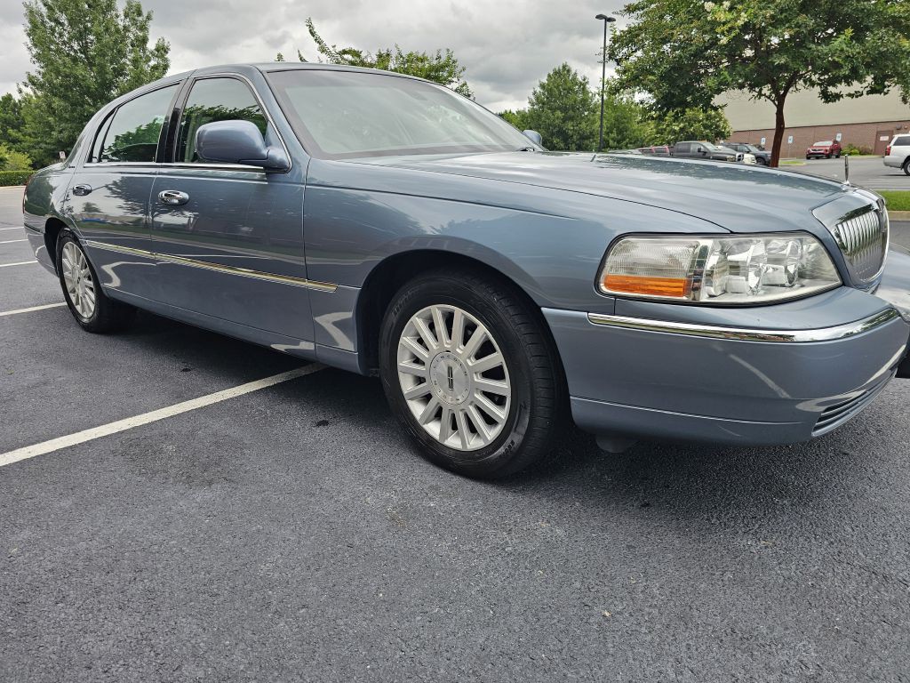 2003 Lincoln Town Car Image 9