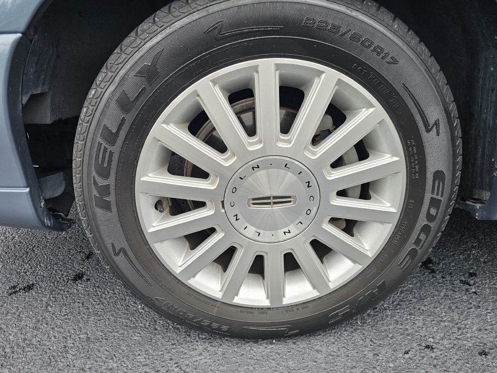 2003 Lincoln Town Car Image 11