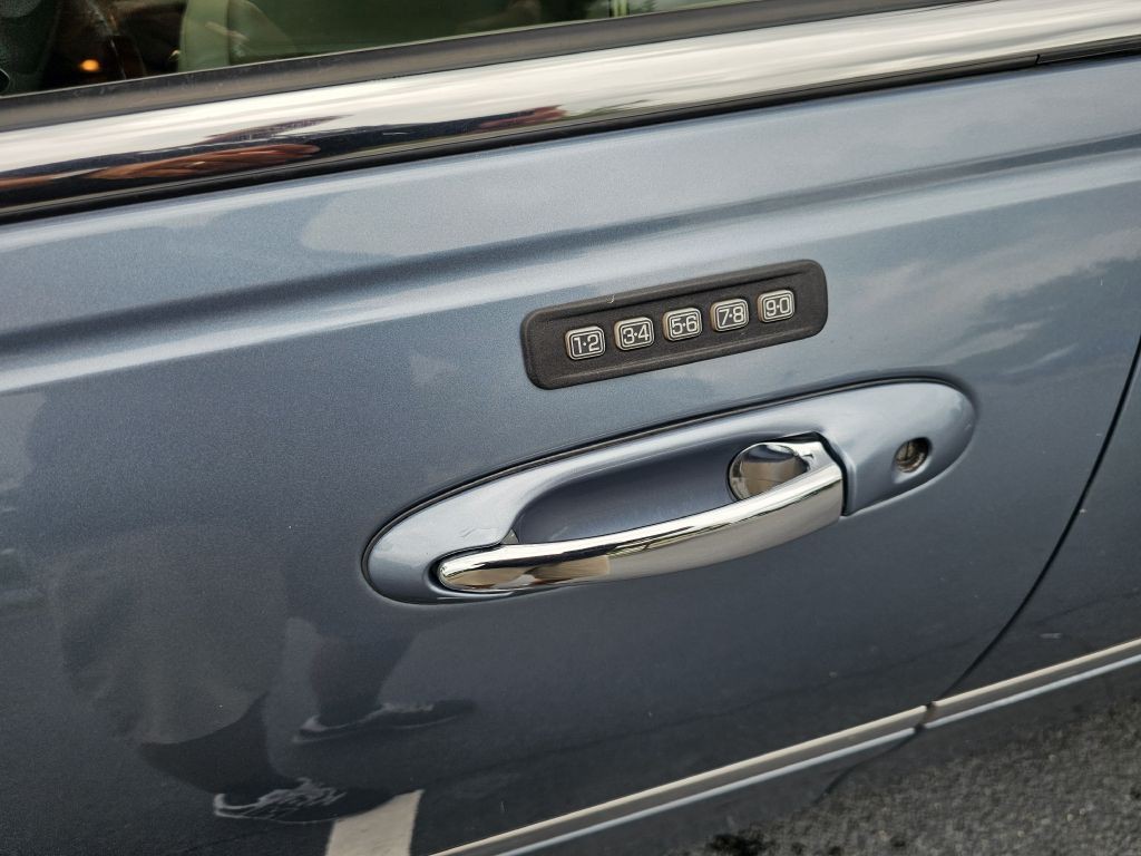 2003 Lincoln Town Car Image 12