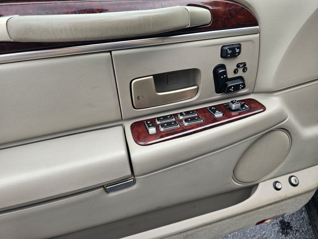 2003 Lincoln Town Car Image 14