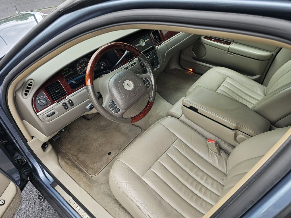 2003 Lincoln Town Car Image 15