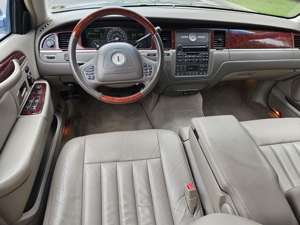 2003 Lincoln Town Car Image 16