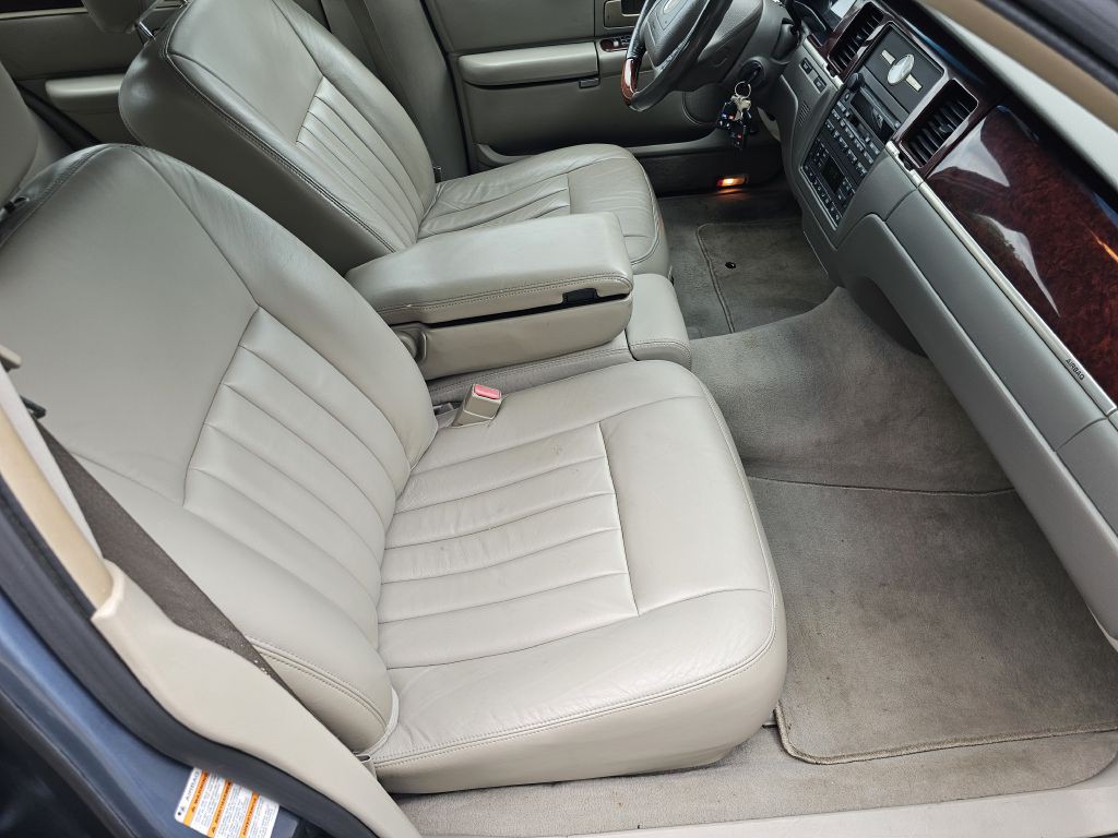 2003 Lincoln Town Car Image 21
