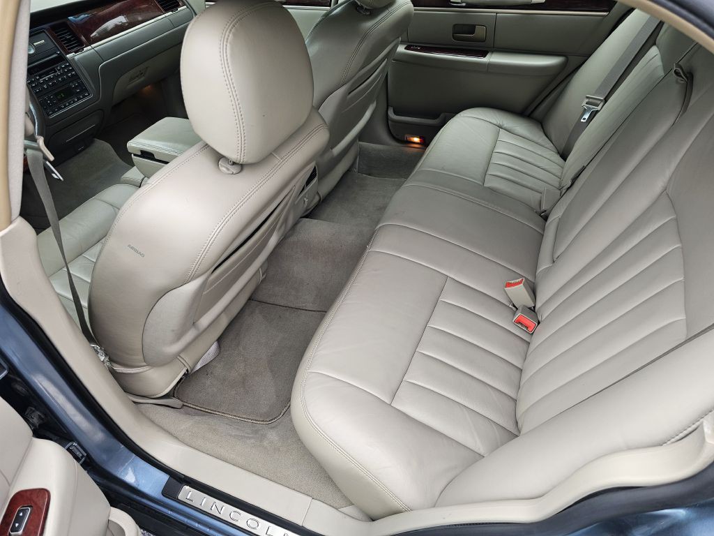 2003 Lincoln Town Car Image 23
