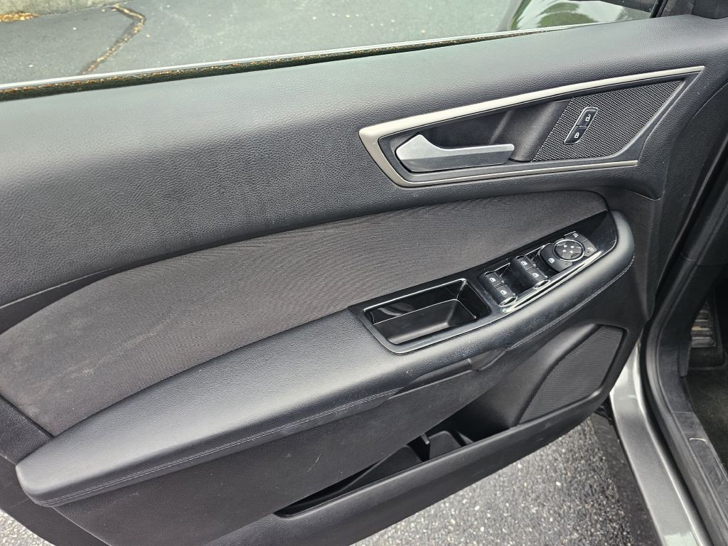 2017 Ford Edge Image 10