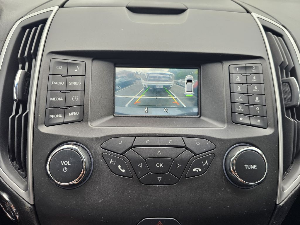 2017 Ford Edge Image 16