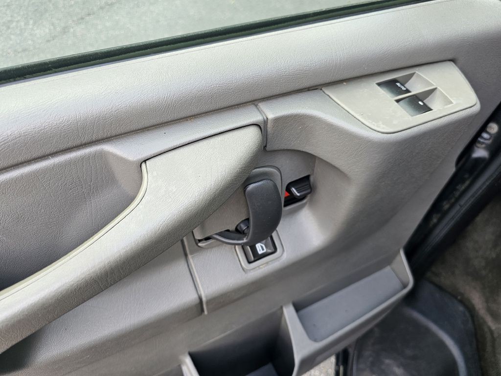 2012 Chevrolet Express Image 11