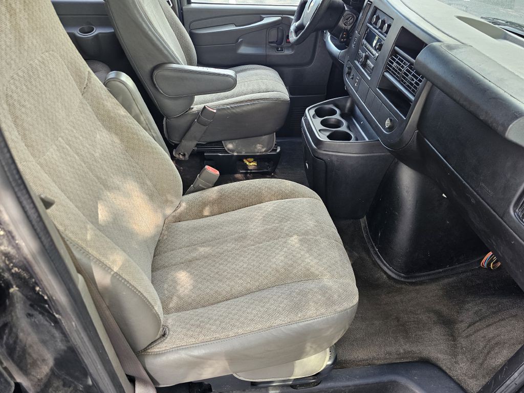 2012 Chevrolet Express Image 17