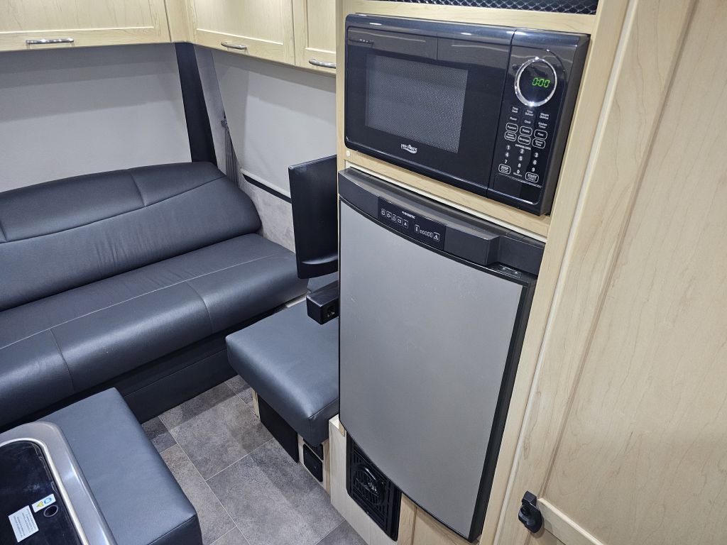 2020 Mercedes-Benz Sprinter Image 21