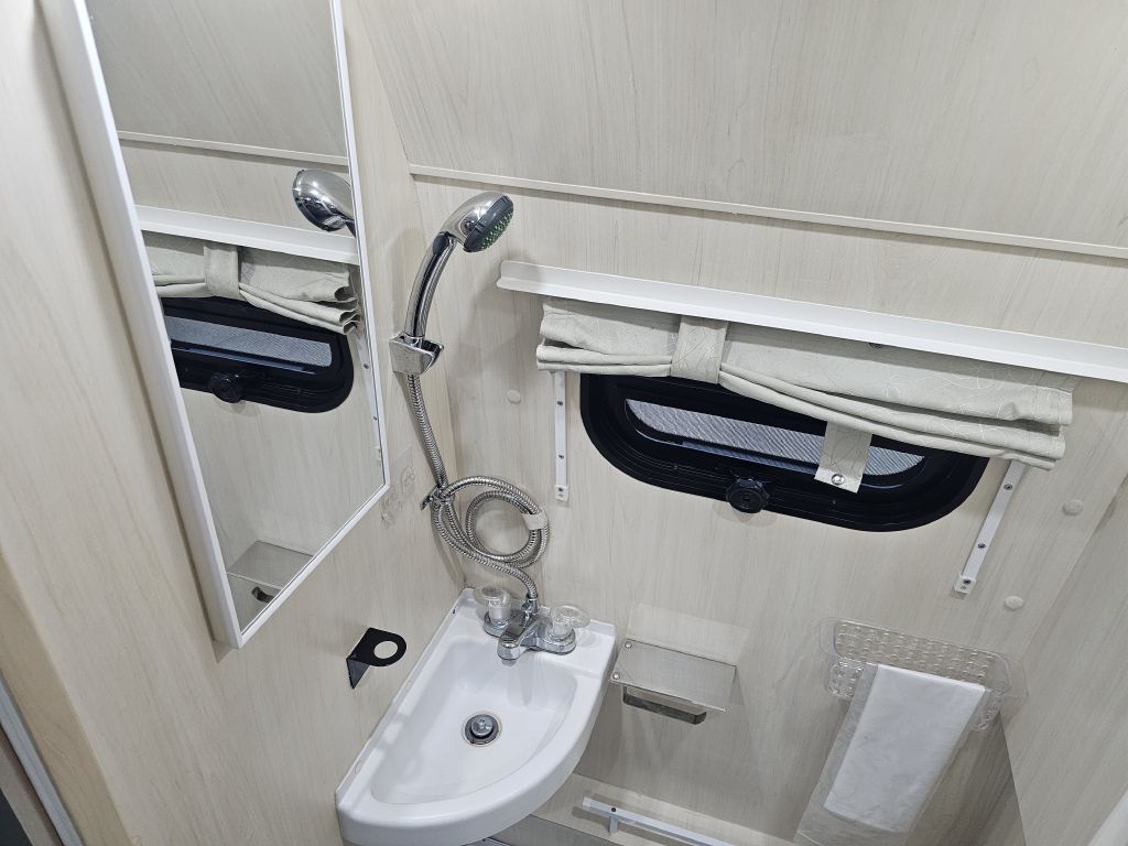 2020 Mercedes-Benz Sprinter Image 31