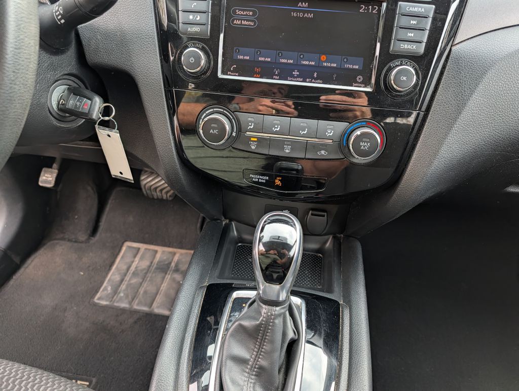 2019 Nissan Rogue Image 15