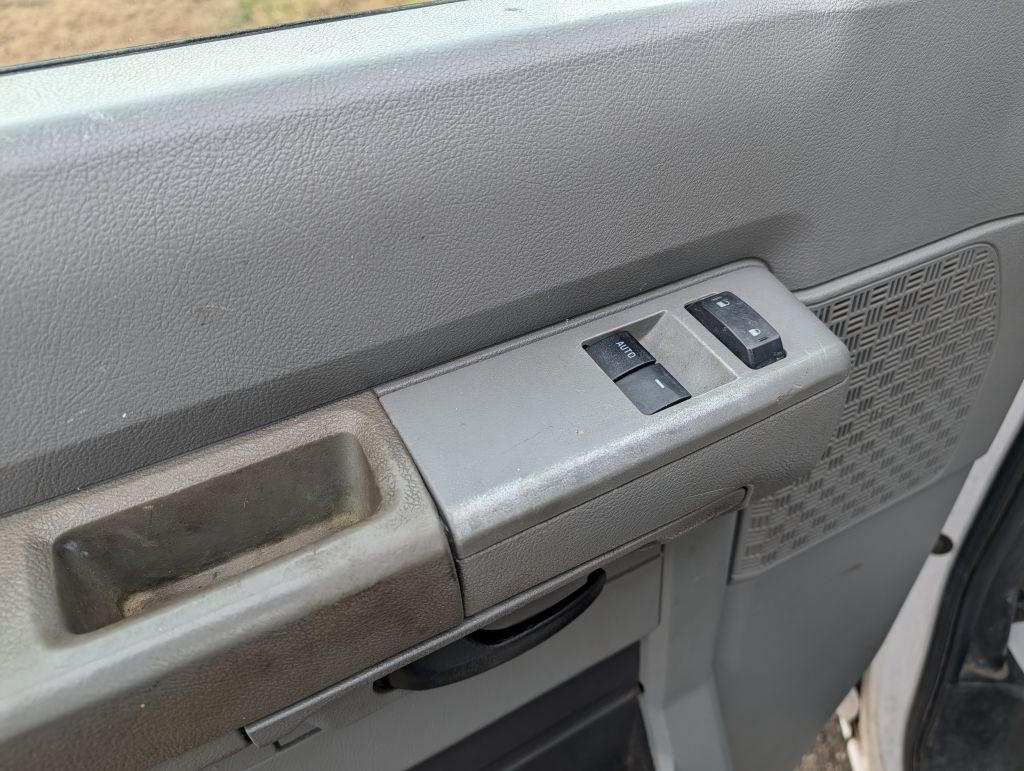 2010 Ford Econoline Image 11