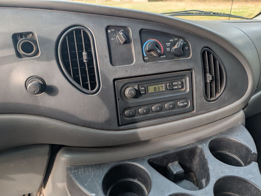 2008 Ford Econoline Image 17