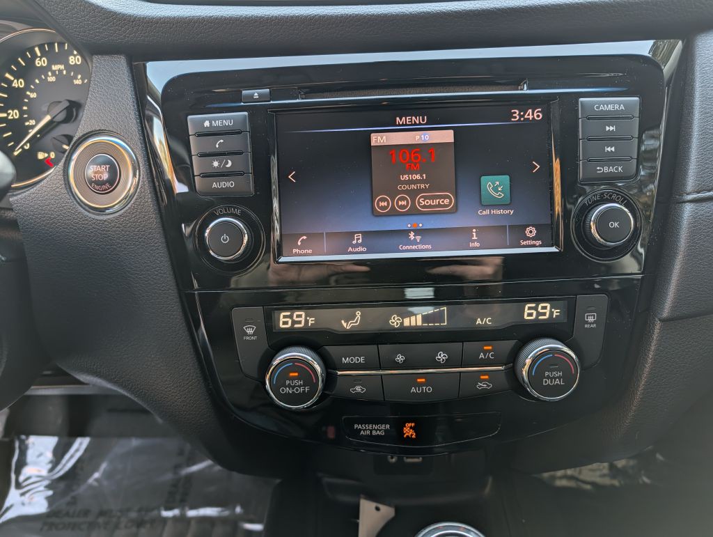 2018 Nissan Rogue Image 16