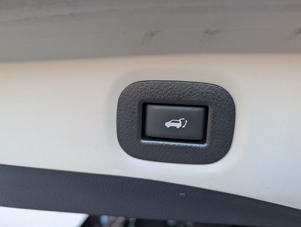 2018 Nissan Rogue Image 24