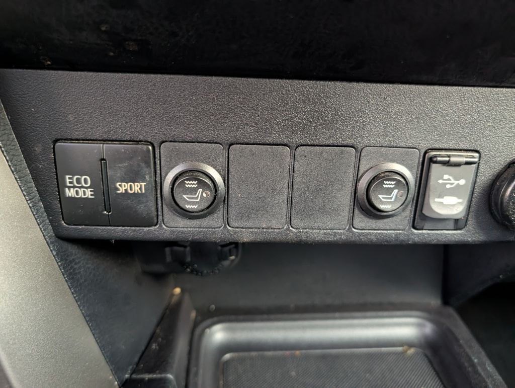 2015 Toyota Rav4 Image 21