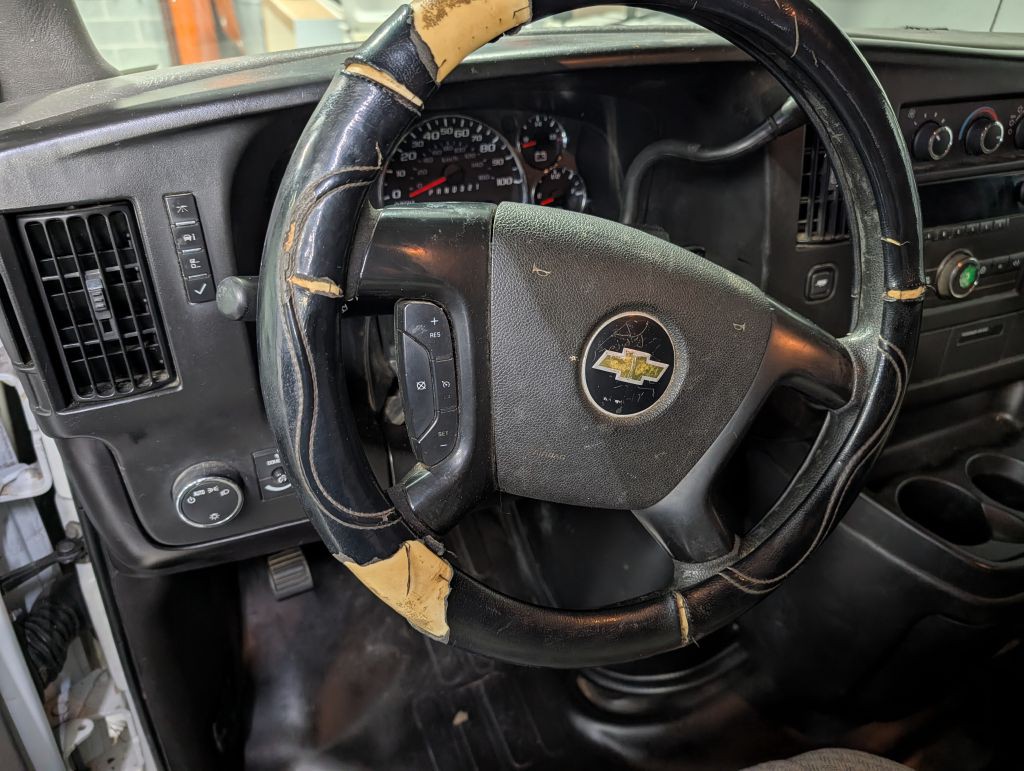 2012 Chevrolet Express Image 12