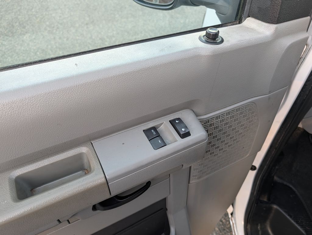 2012 Ford Econoline Image 12