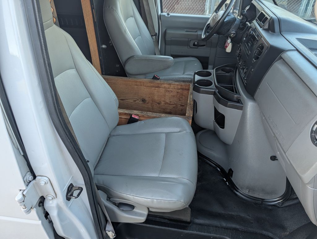 2012 Ford Econoline Image 17