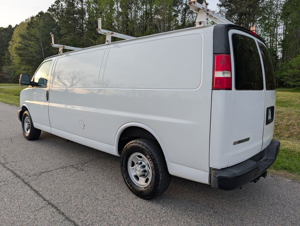 2017 Chevrolet Express Image 3