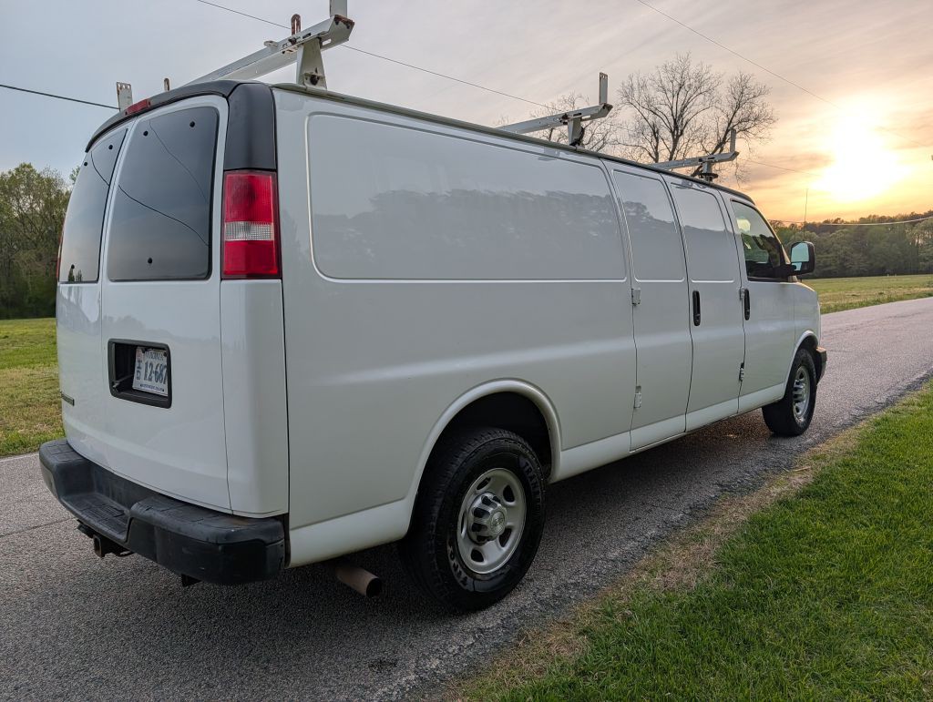 2017 Chevrolet Express Image 5