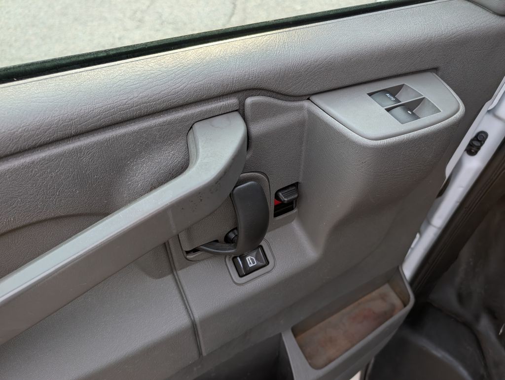 2017 Chevrolet Express Image 10