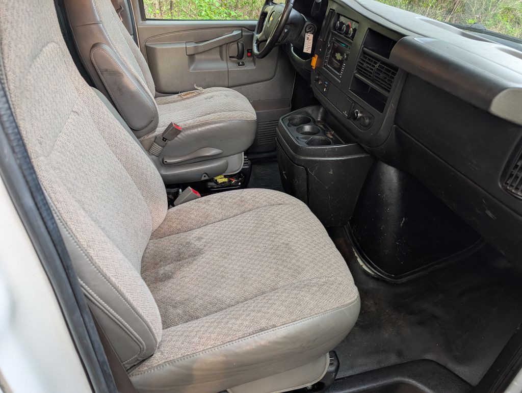 2017 Chevrolet Express Image 16