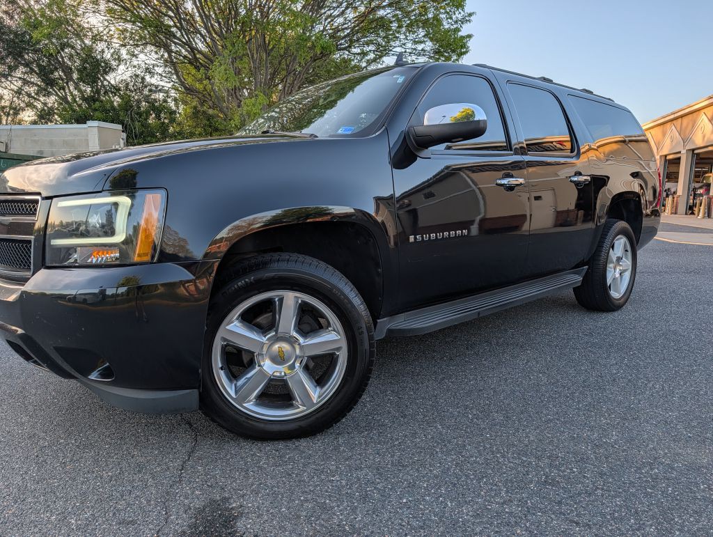 2008 Chevrolet Suburban Image 1