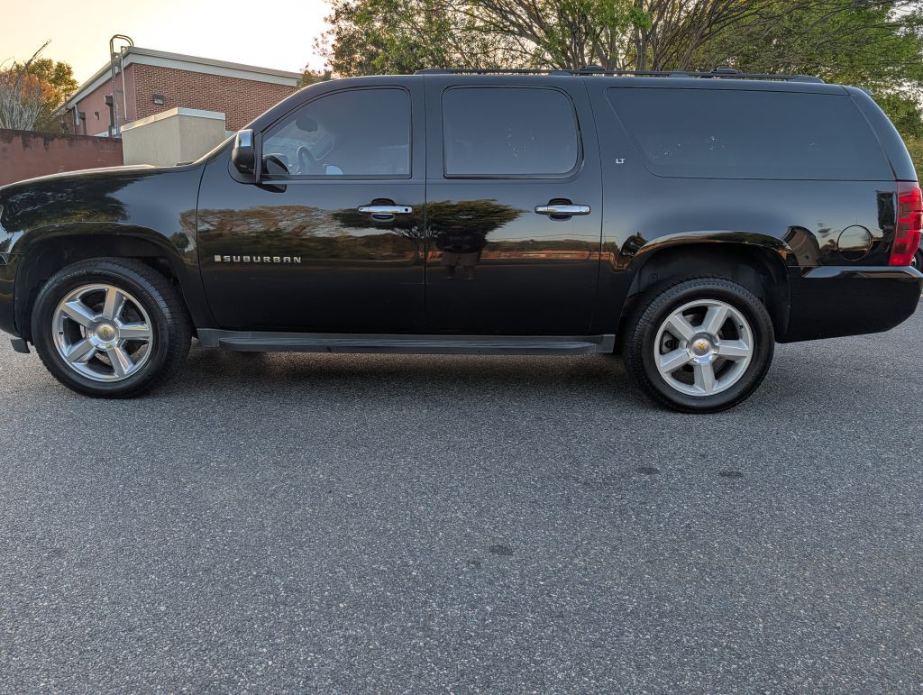 2008 Chevrolet Suburban Image 3