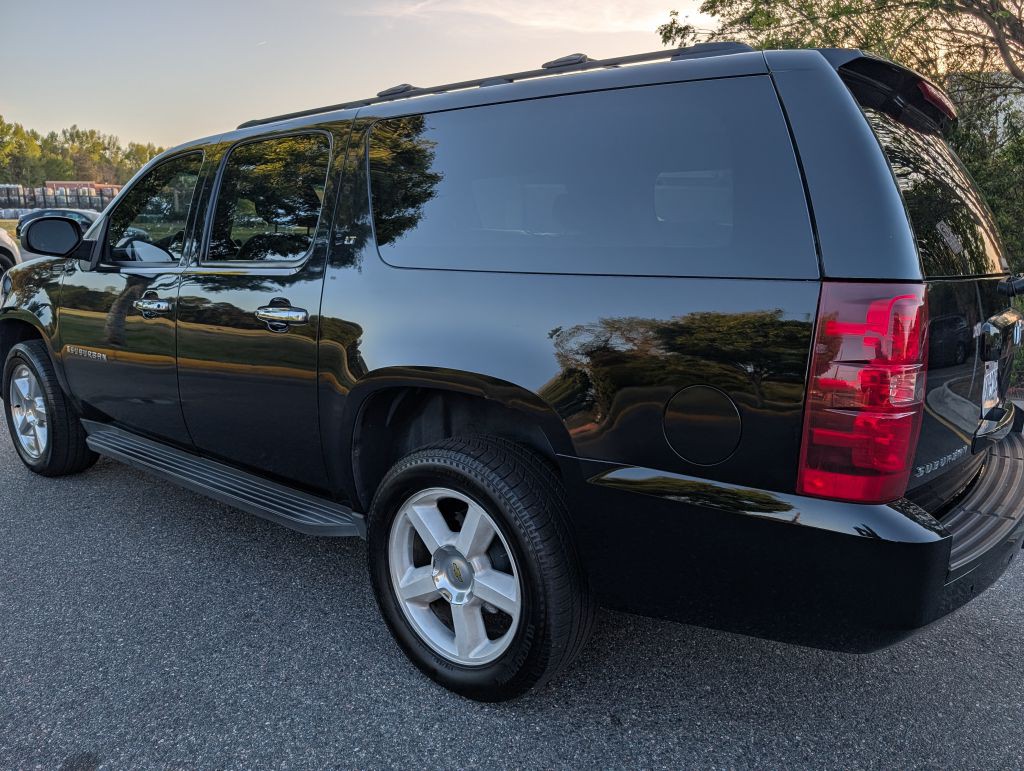2008 Chevrolet Suburban Image 4
