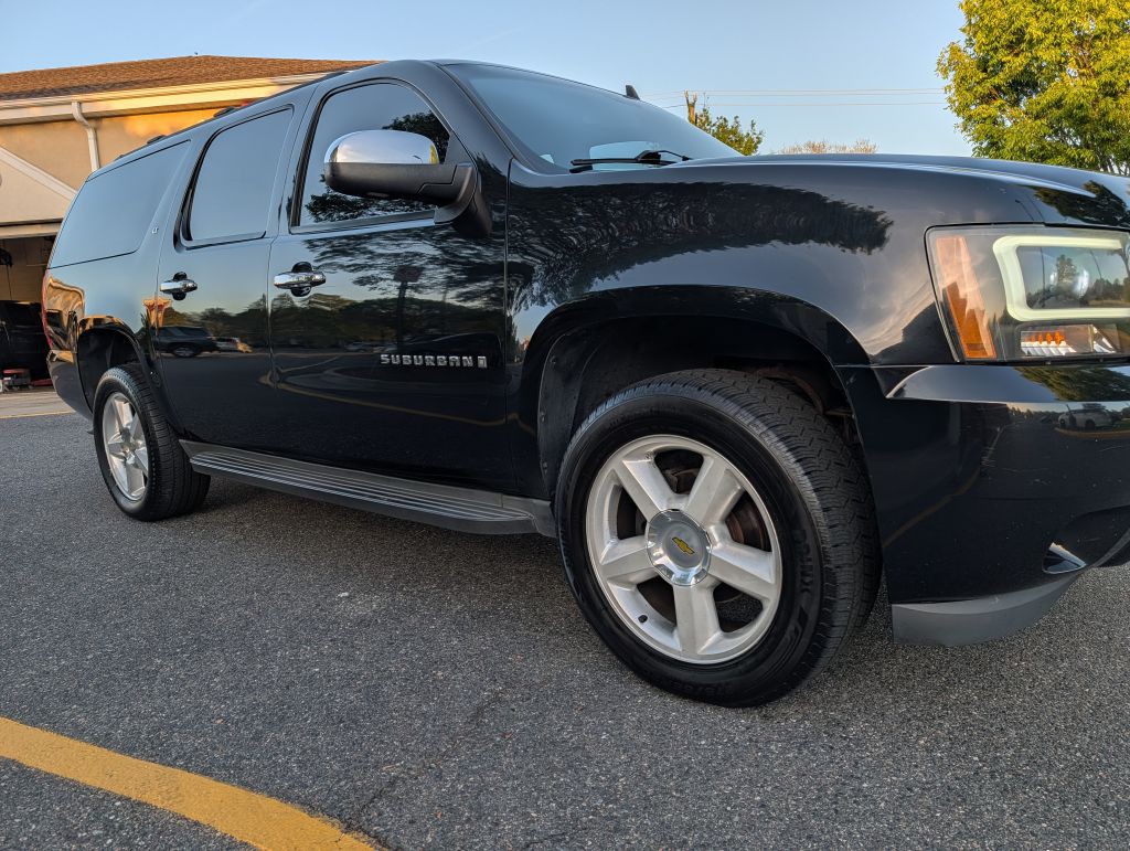 2008 Chevrolet Suburban Image 8