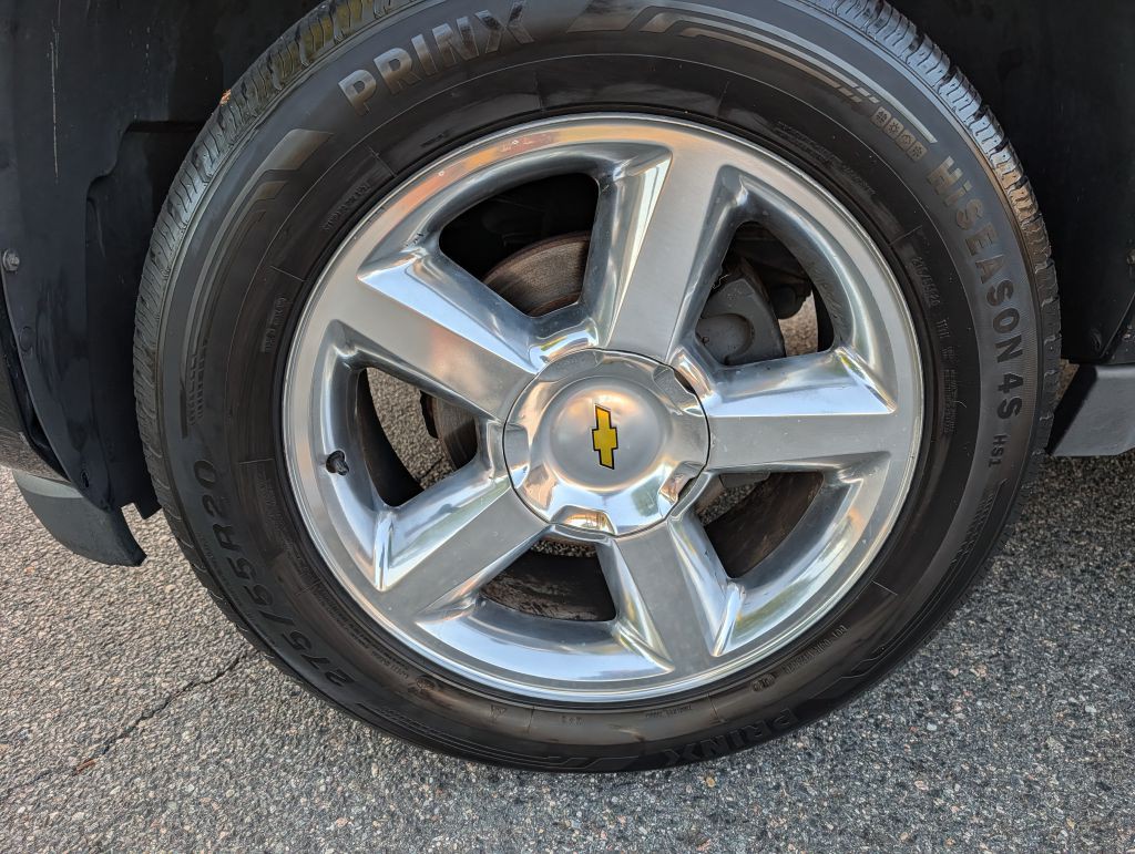 2008 Chevrolet Suburban Image 10