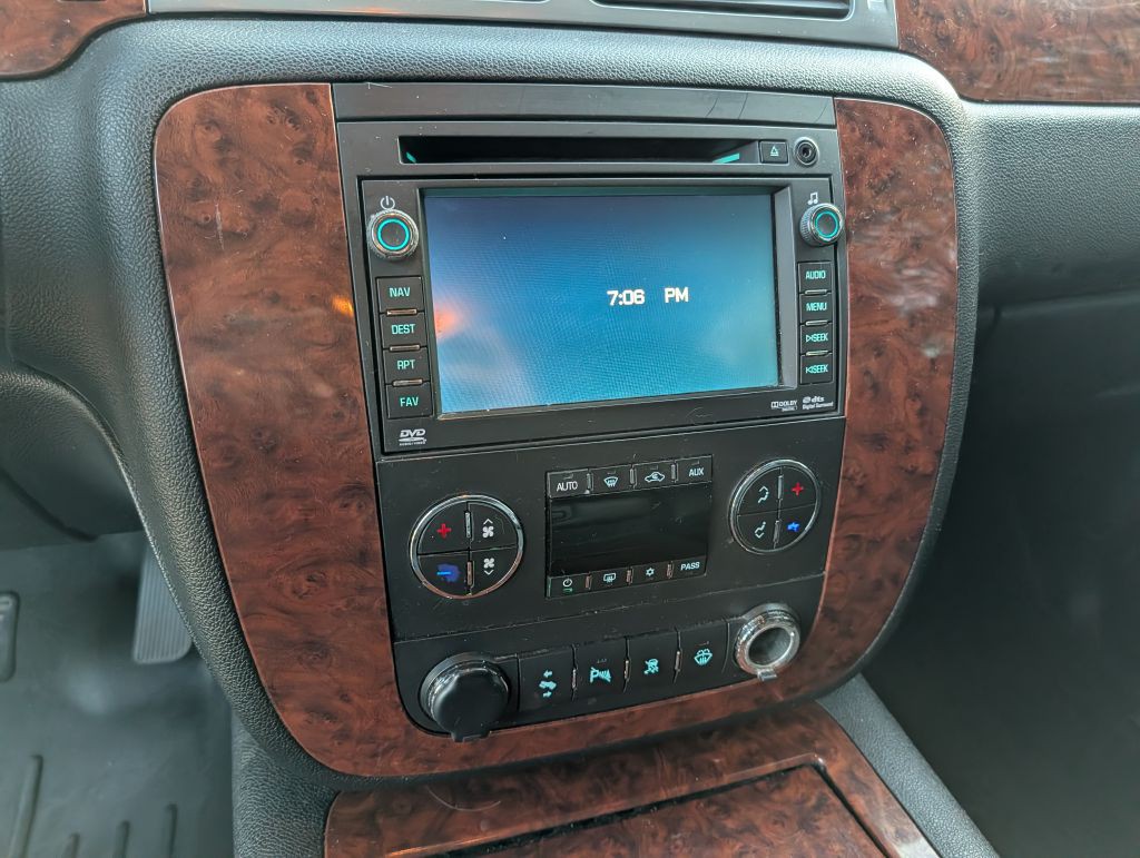 2008 Chevrolet Suburban Image 16