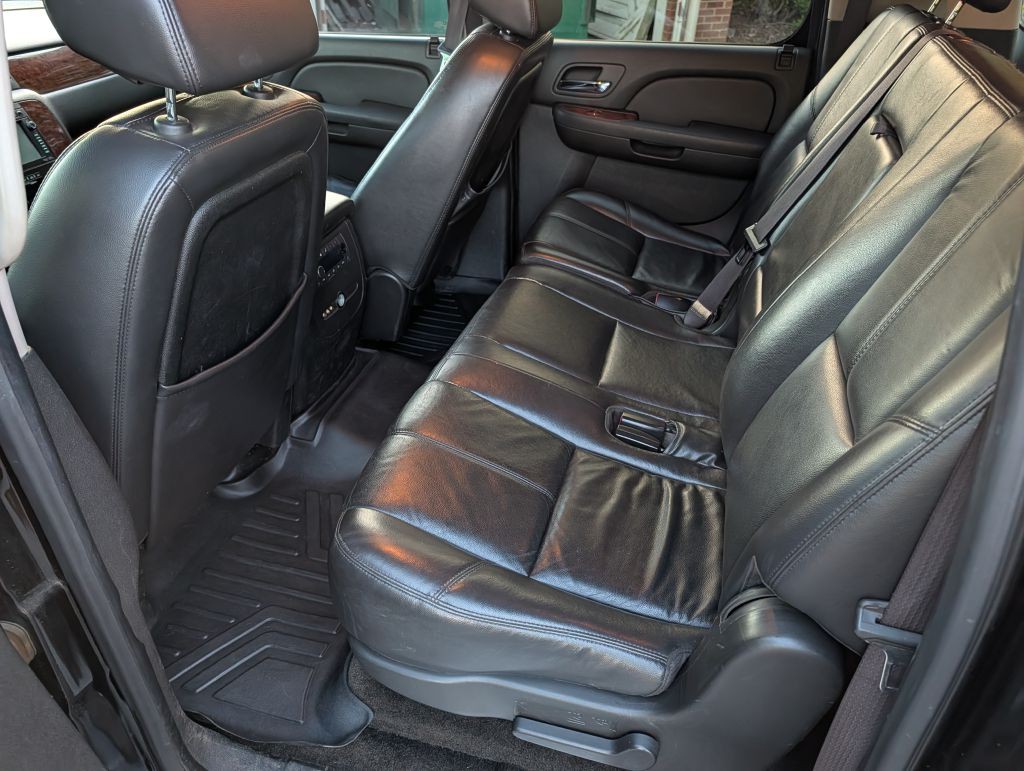 2008 Chevrolet Suburban Image 19