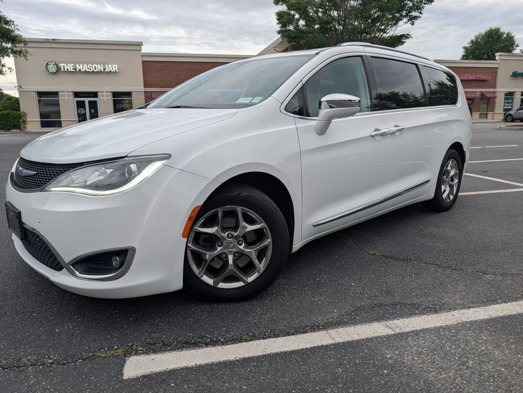2018 Chrysler Pacifica Image 1