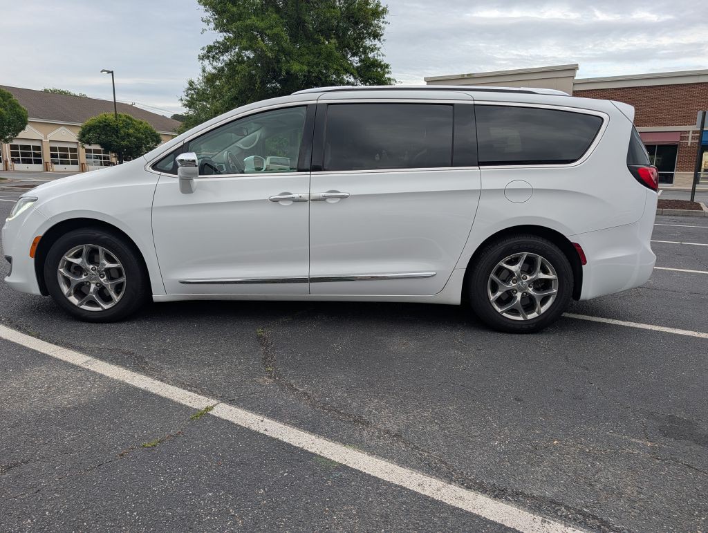 2018 Chrysler Pacifica Image 2