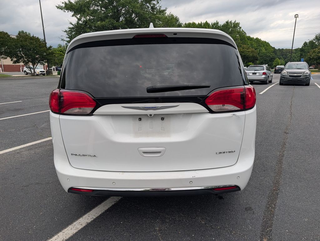 2018 Chrysler Pacifica Image 4