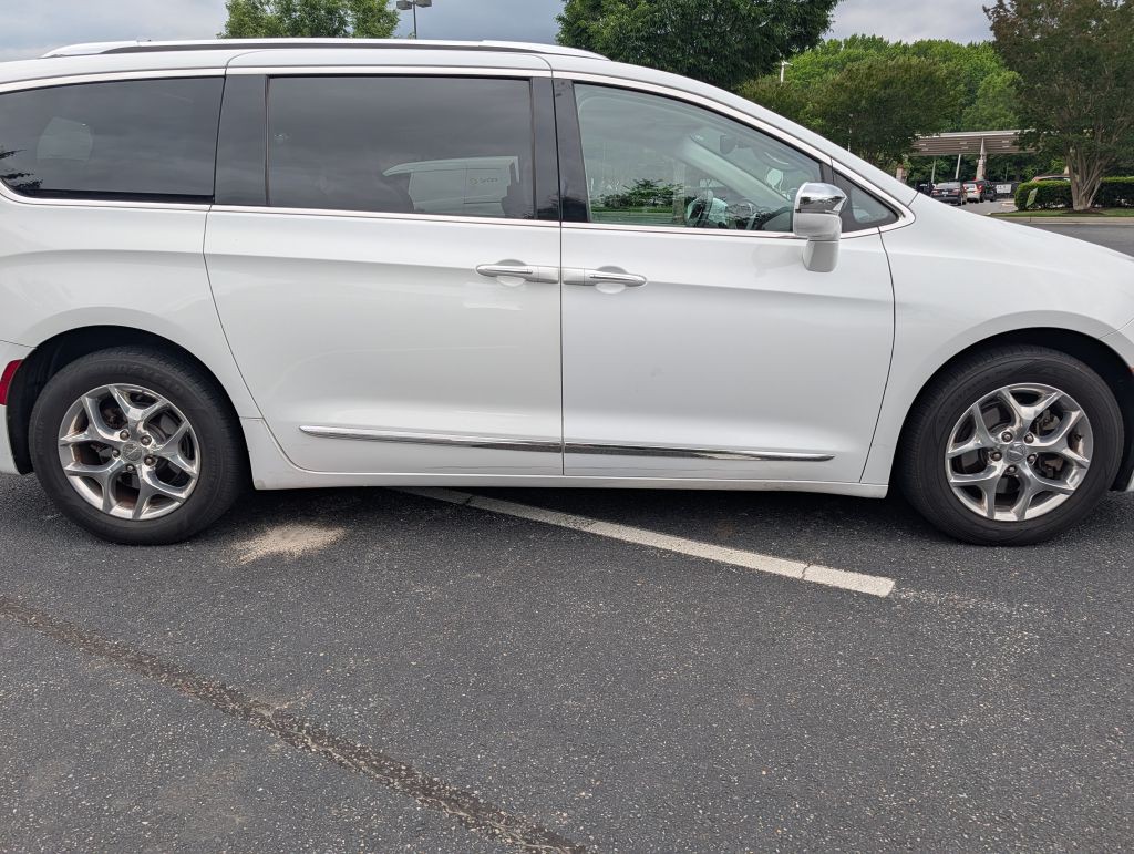 2018 Chrysler Pacifica Image 6