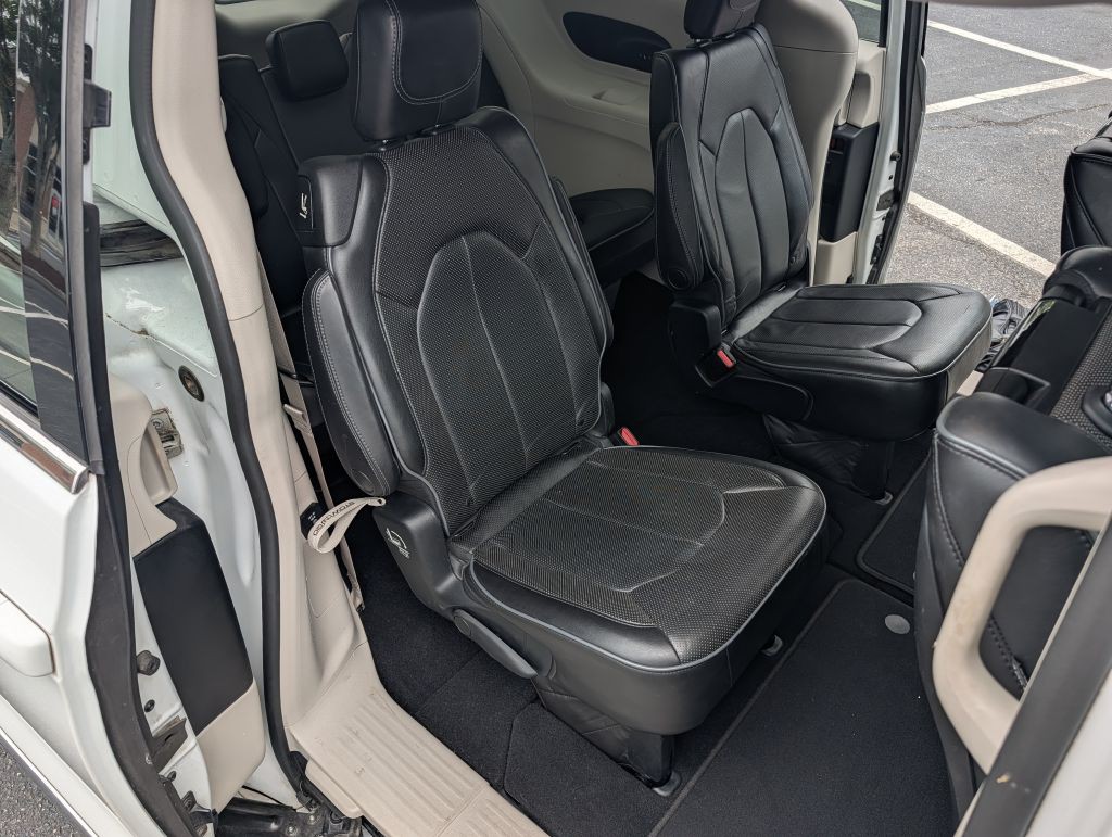 2018 Chrysler Pacifica Image 18