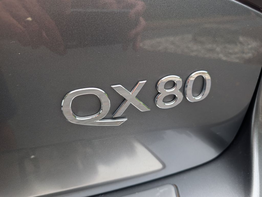 2017 INFINITI QX80 Image 12