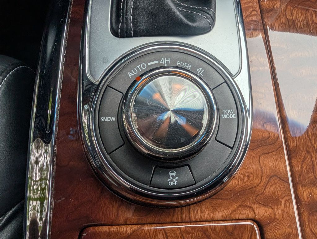 2017 INFINITI QX80 Image 22