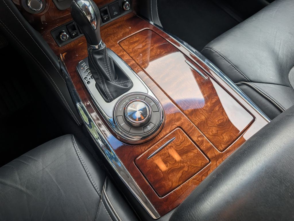 2017 INFINITI QX80 Image 24