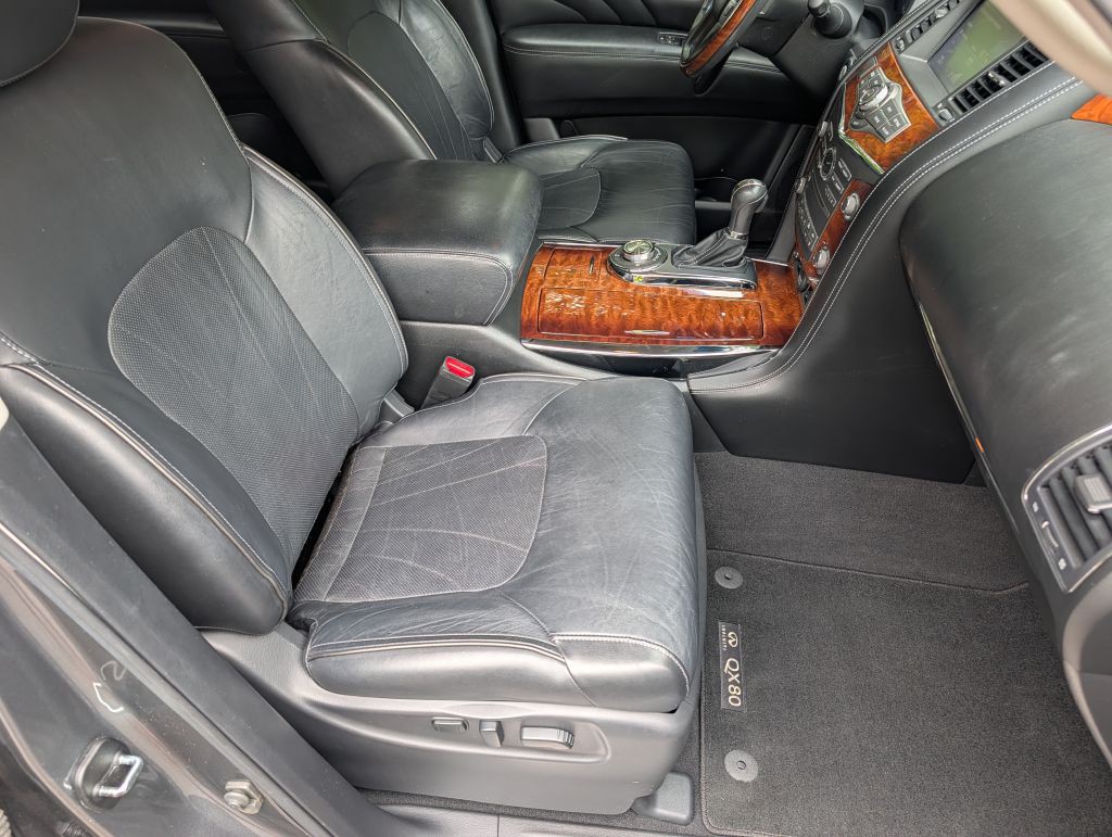 2017 INFINITI QX80 Image 25