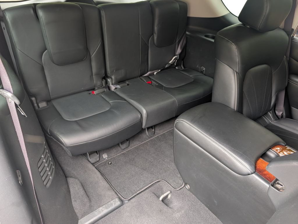 2017 INFINITI QX80 Image 27