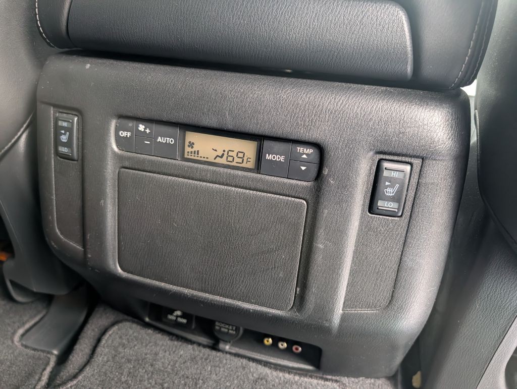 2017 INFINITI QX80 Image 30